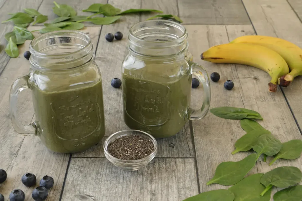 Smoothie de plátano, proteína vegetal y cacao, perfecto para deportistas