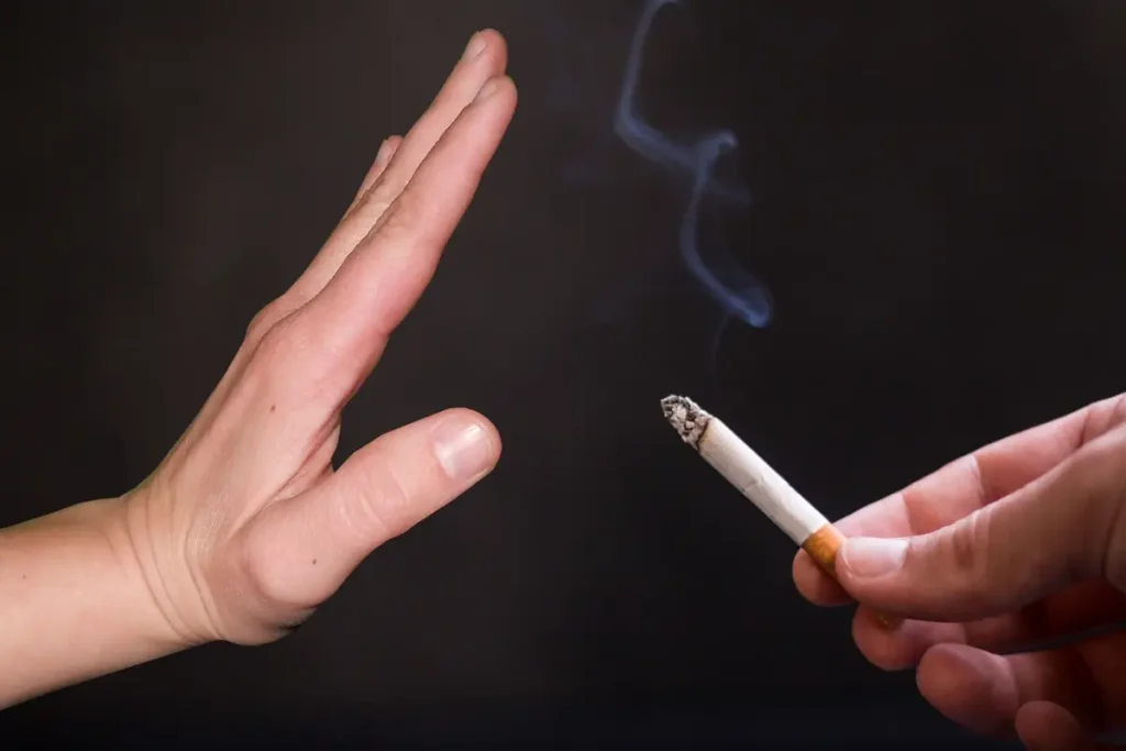 Evitar el tabaco y el alcohol ayuda a prevenir enfermedades y aumentar la longevidad."