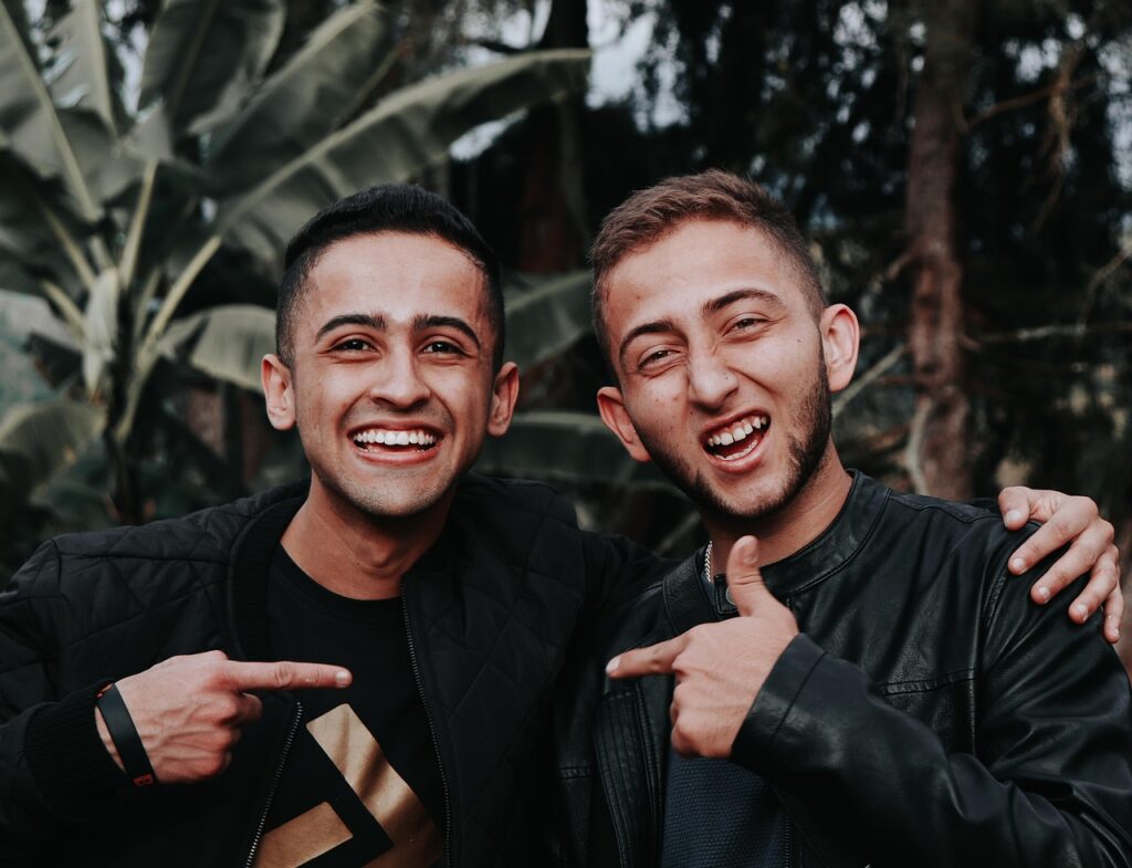 amigos, cara feliz, gente sonriendo, grandes sonrisas, felicidad, mejores amigos, colombia, aventura en el bosque, bosque, arboles, aventura al aire libre, aventura, aire fresco, fondo fresco, pan fresco, naturaleza, modelos, sesión de fotos, momentos felices, euforia, amigos, amigos, amigos, amigos, amigos