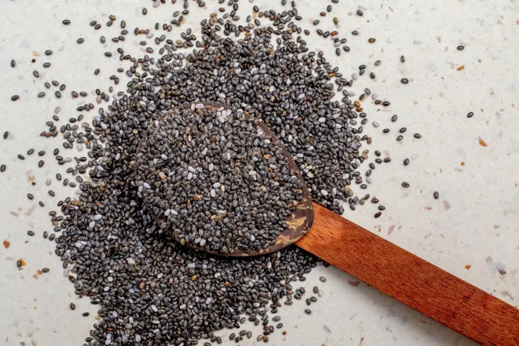Semillas ricas en omega-3 y fibra, esenciales para una alimentación balanceada y un sistema digestivo saludable.